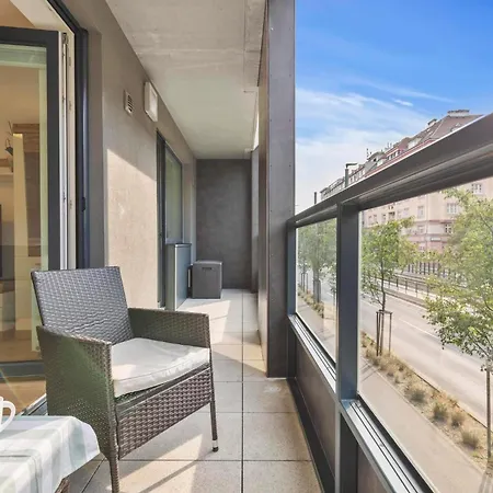 Twin 2 Apartment